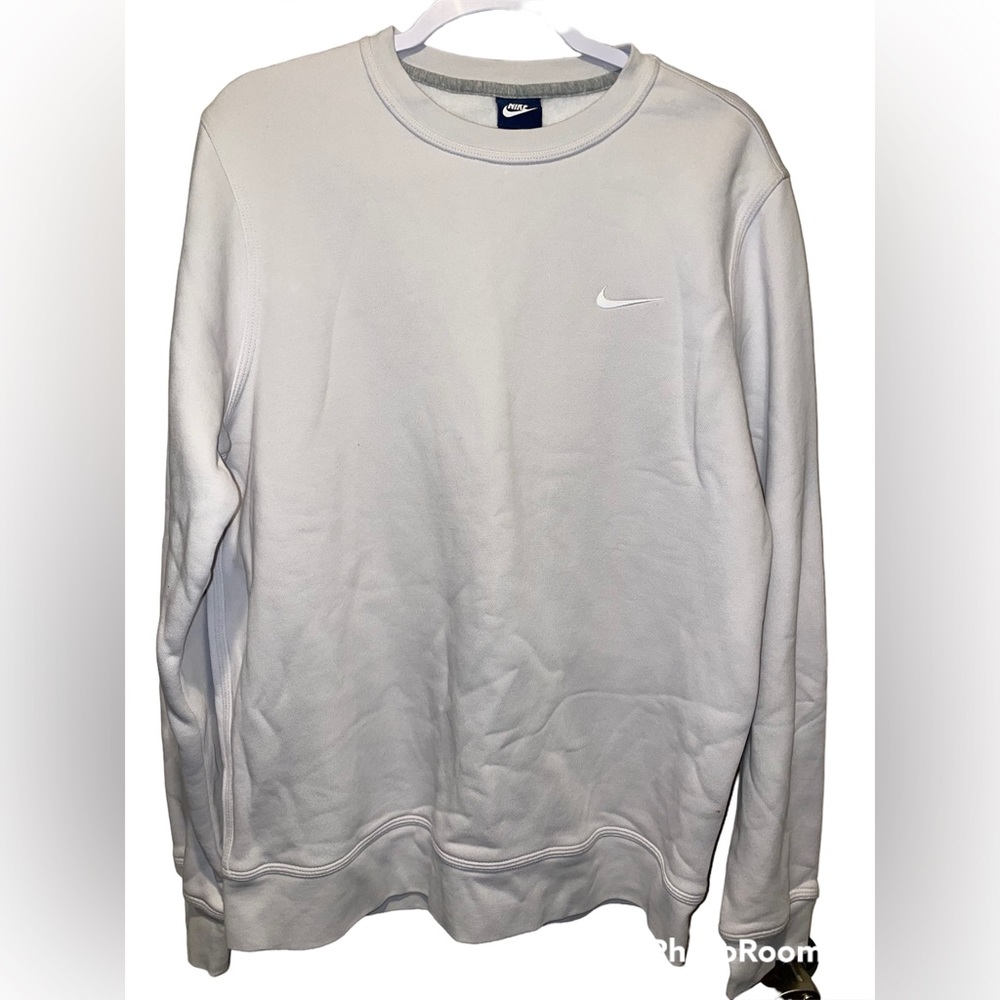 Large Men’s White Nike Crewneck